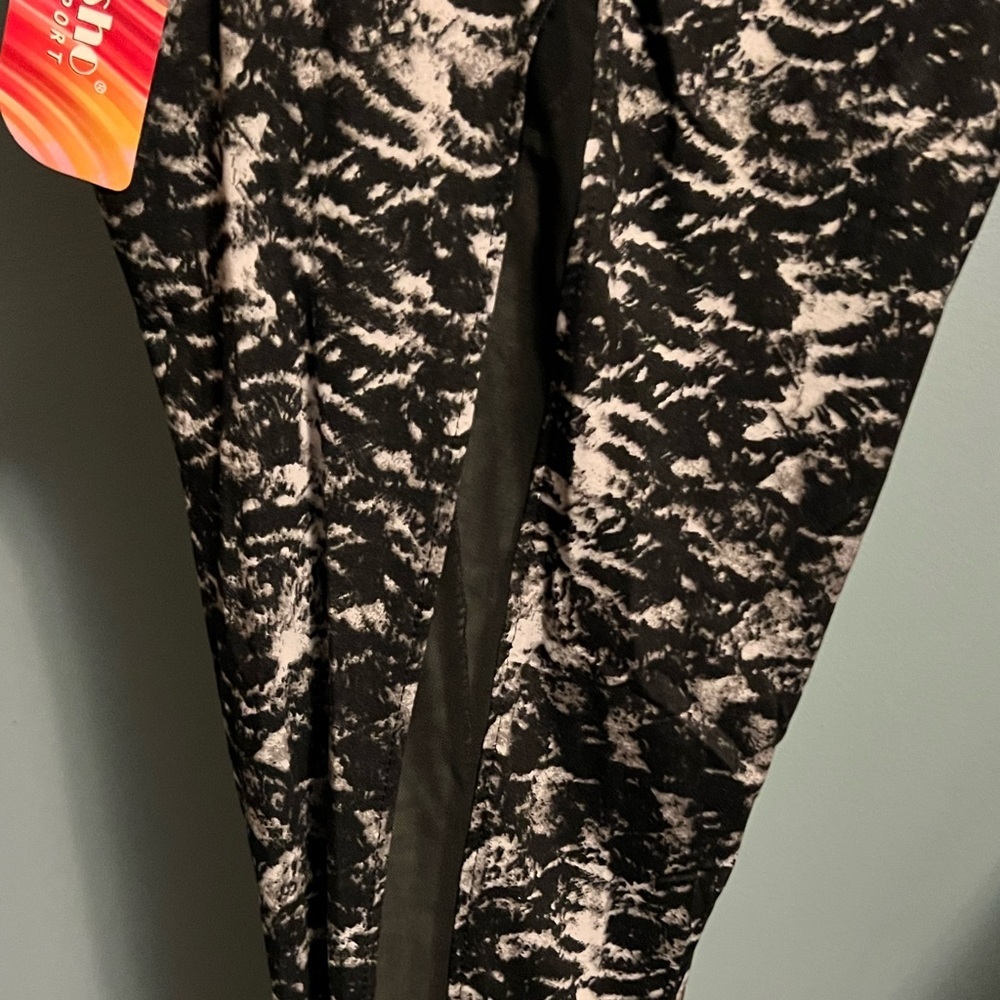 🇺🇸$5🇺🇸 Sho Sho Sport Black and White Patterned Mesh Leggings NWT Large - Picture 5 of 5